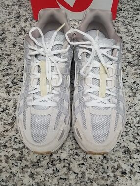 NIKE P-6000 SNEAKER, UNISEX M 8, W 9.5, LIGHT KHAKI, WHITE, DUST GREY